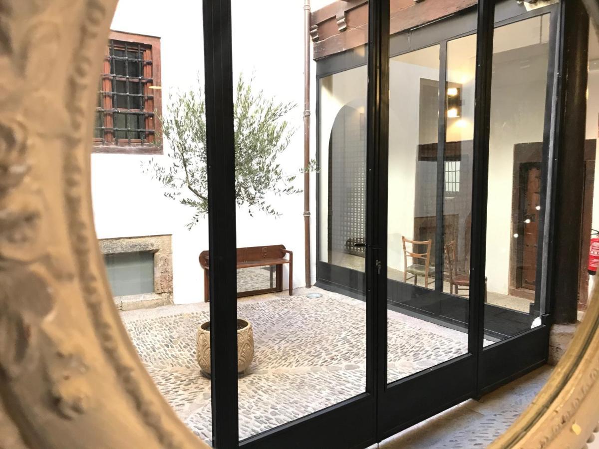 Quartier Leon Hostel Jabalquinto Exterior photo