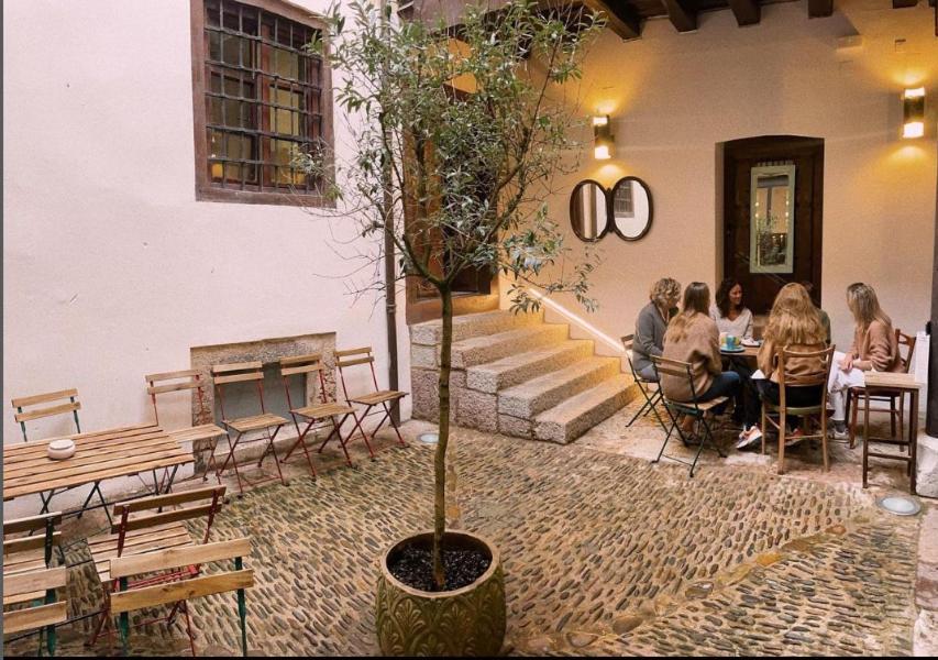 Quartier Leon Hostel Jabalquinto Exterior photo