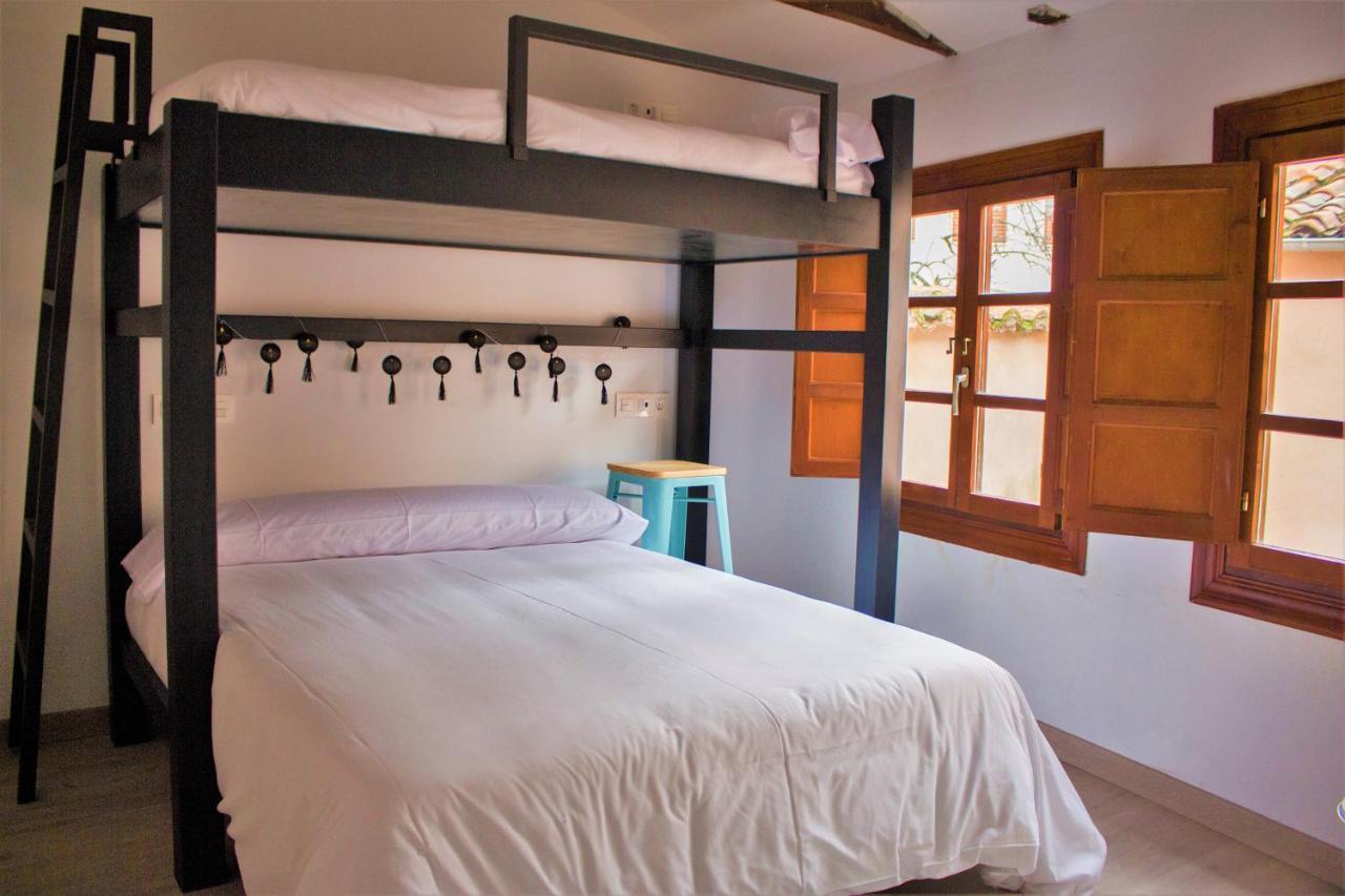 Quartier Leon Hostel Jabalquinto Exterior photo