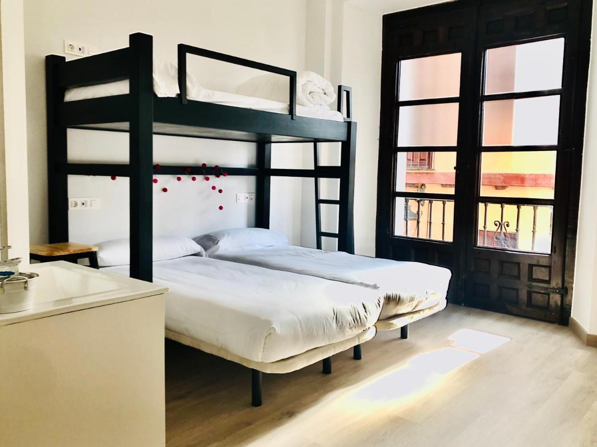 Quartier Leon Hostel Jabalquinto Exterior photo