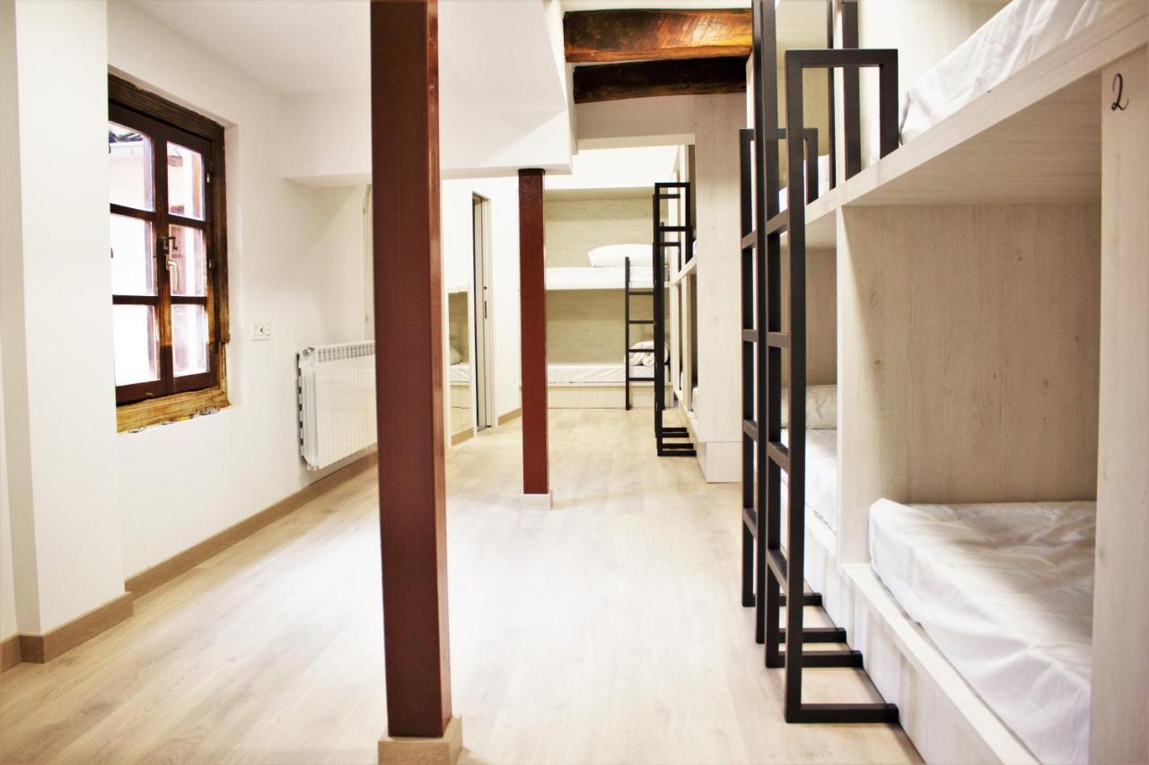 Quartier Leon Hostel Jabalquinto Exterior photo