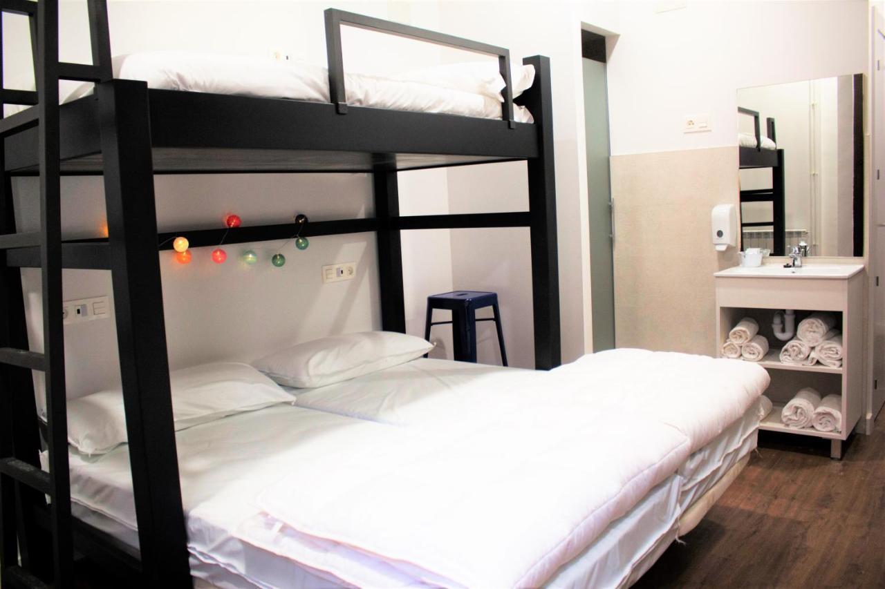 Quartier Leon Hostel Jabalquinto Exterior photo