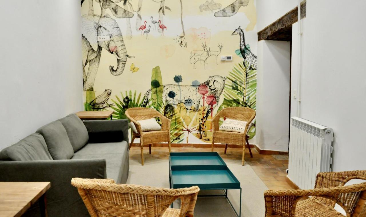Quartier Leon Hostel Jabalquinto Exterior photo