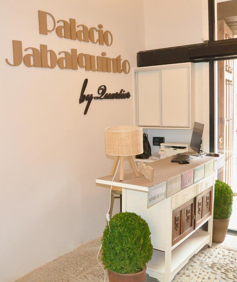 Quartier Leon Hostel Jabalquinto Exterior photo